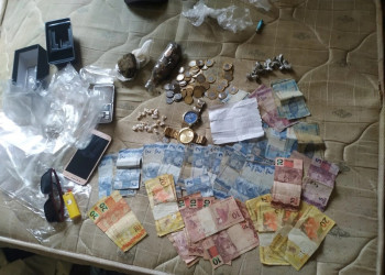 Homens são presos acusados de tráfico de drogas e receptação em Barras